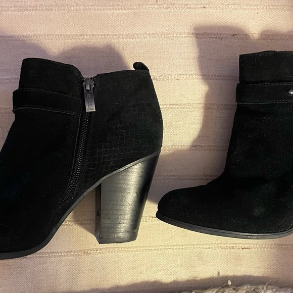 EUC MICHAEL By Michael Kors size 8 women's black suede ankle booties - Picture 3 of 13